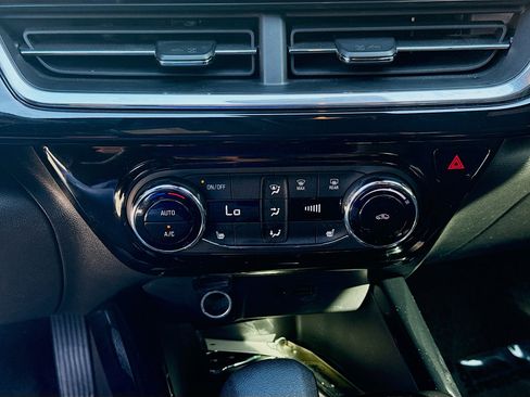 Used 2024 Chevrolet Trax RS w/ Driver Confidence Package image 14