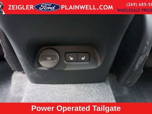 Used 2024 Volvo XC40 B5 Plus w/ Protection Package Premier AWD/4WD image 13