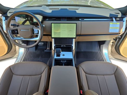 New 2026 Land Rover Range Rover Long Wheelbase SE AWD/4WD image 9