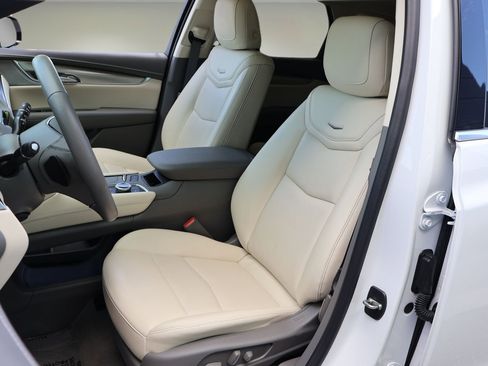 Used 2022 Cadillac XT5 Premium Luxury AWD/4WD image 11