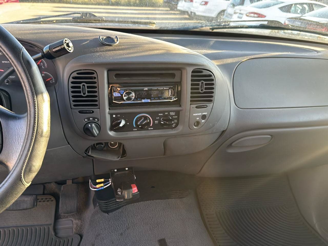 Used 2000 Ford F150 XLT AWD/4WD image 10