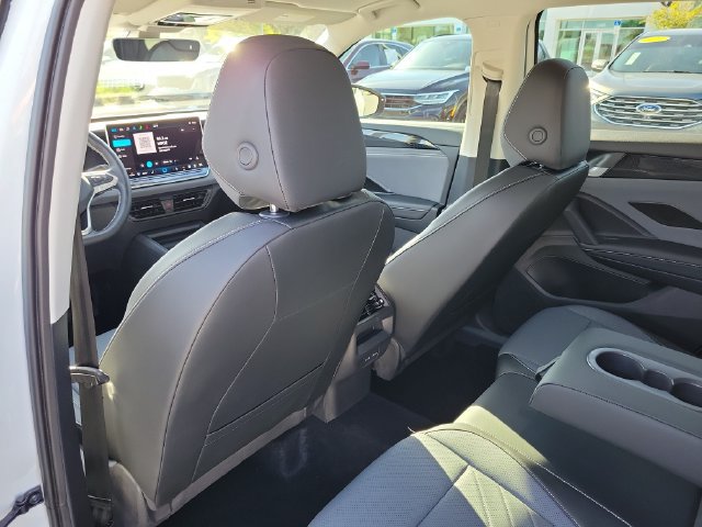 Used 2025 Volkswagen Tiguan SE FWD image 10