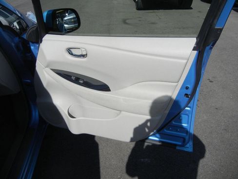 Used 2012 Nissan Leaf SL w/ Protection Pkg image 32