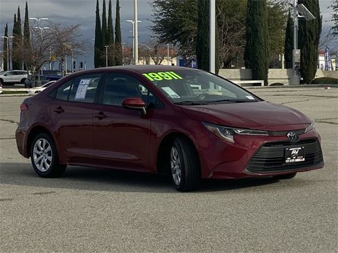 Used 2024 Toyota Corolla LE image 3