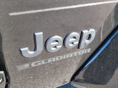Used 2024 Jeep Gladiator Sport w/ Premium Package image 6