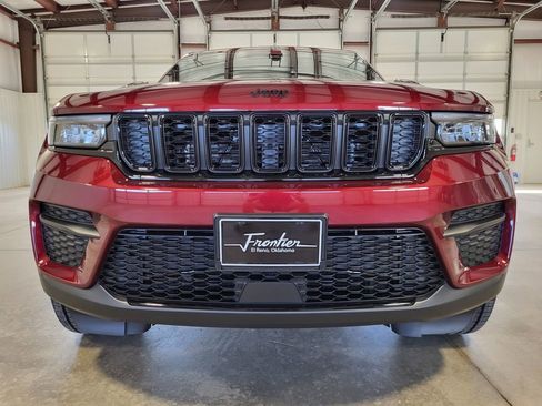 New 2025 Jeep Grand Cherokee Altitude image 8