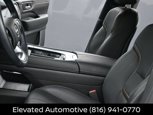 Certified 2025 Nissan Armada SL w/ Captain's Chari Seat Package AWD/4WD image 17