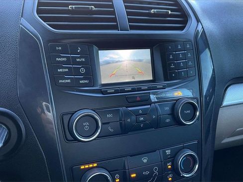 Used 2019 Ford Explorer 4WD w/ Class III Trailer Tow Package image 23