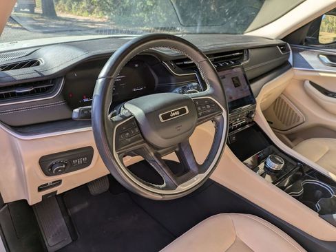 Used 2022 Jeep Grand Cherokee L Limited image 12