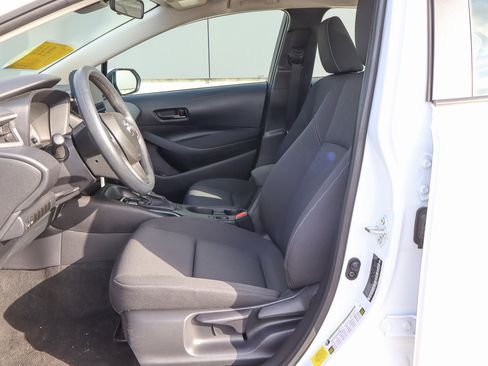 Used 2025 Toyota Corolla LE FWD image 7