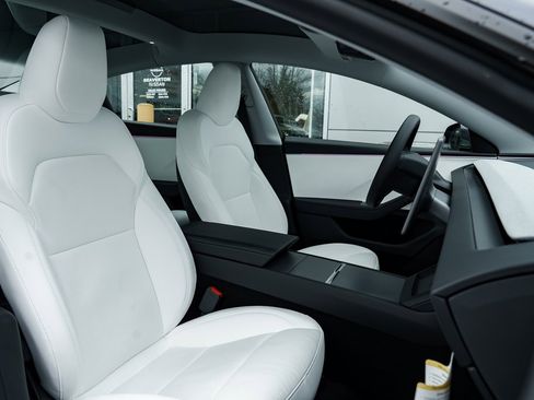 Used 2025 Tesla Model 3 Long Range image 22