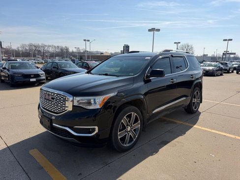 Used 2019 GMC Acadia Denali image 7
