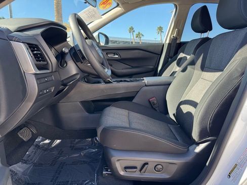 Used 2024 Nissan Rogue SV image 13