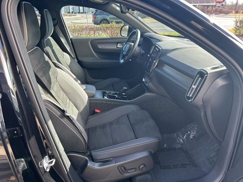 Certified 2025 Volvo XC40 B5 Plus image 15