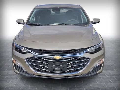 Used 2024 Chevrolet Malibu LT image 2