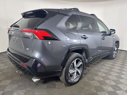 Used 2021 Toyota RAV4 SE image 3