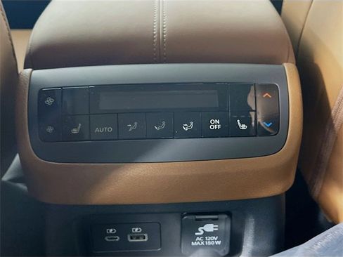 New 2025 Nissan Pathfinder Platinum image 16