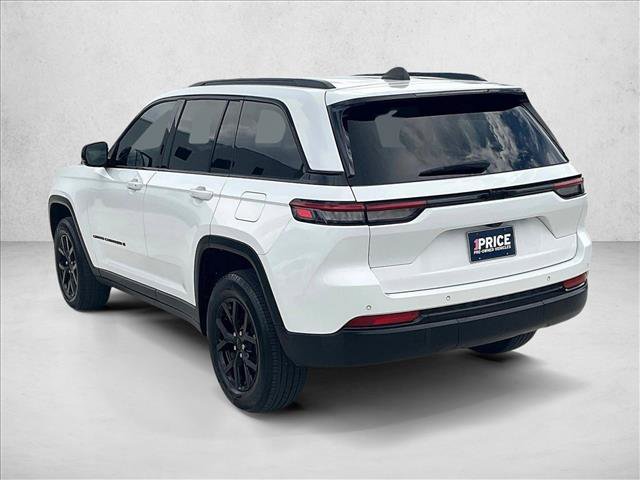 Used 2024 Jeep Grand Cherokee Altitude RWD image 13