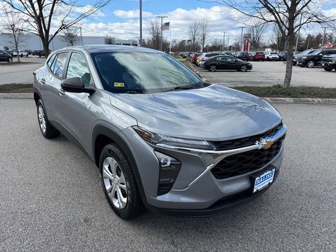 Used 2024 Chevrolet Trax LS image 7