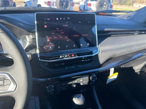 New 2026 Jeep Compass Latitude AWD/4WD image 22