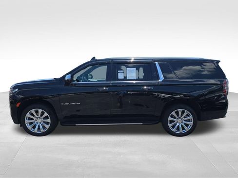 Used 2024 Chevrolet Suburban Premier AWD/4WD image 3