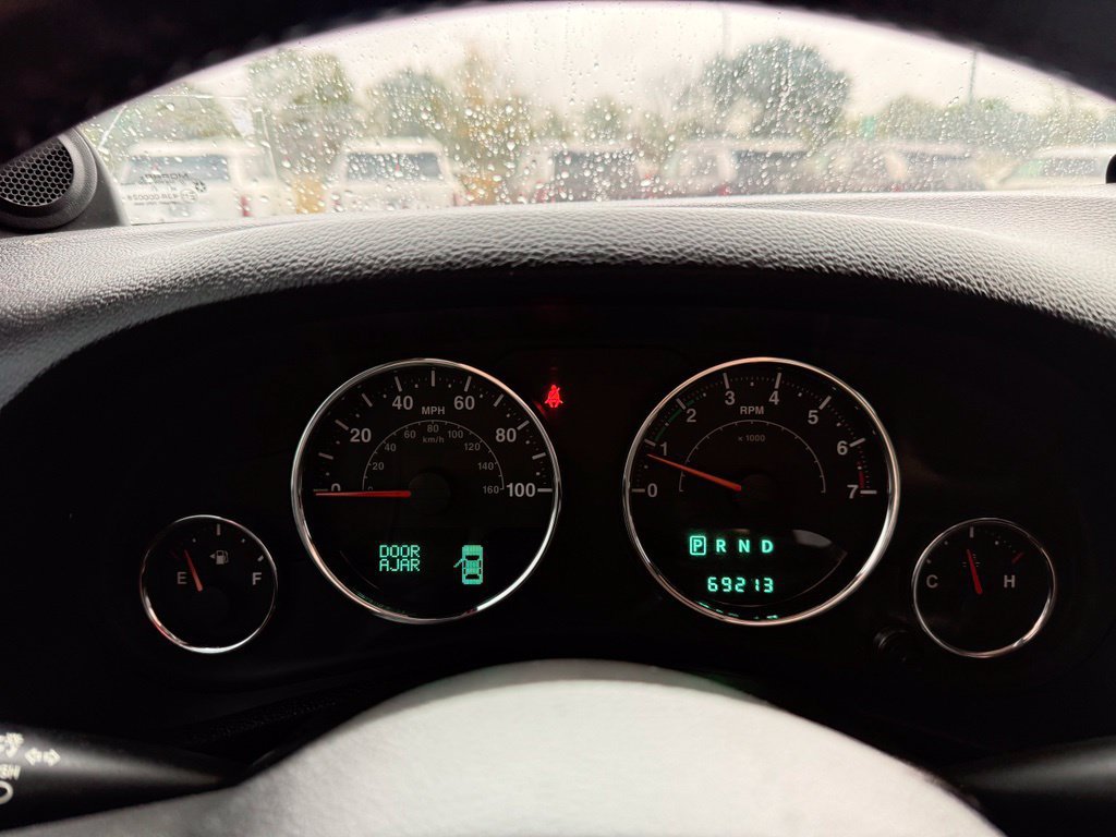 Used 2013 Jeep Wrangler Unlimited Sahara AWD/4WD image 15