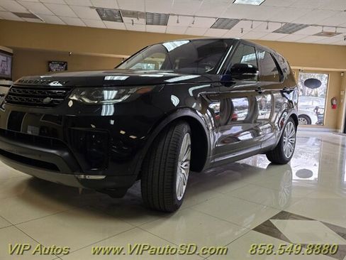 Used 2017 Land Rover Discovery First Edition image 2