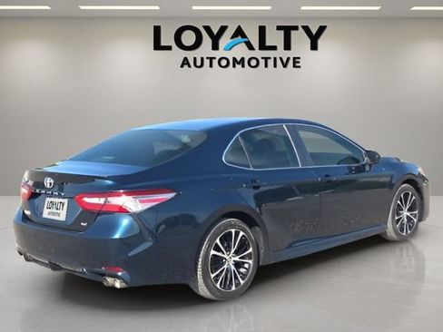 Used 2018 Toyota Camry SE image 5