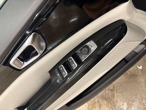 Certified 2024 Kia Carnival EX FWD image 19