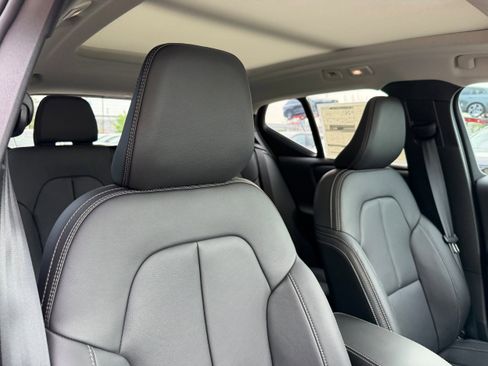 New 2026 Volvo XC40 B5 Core AWD/4WD image 9