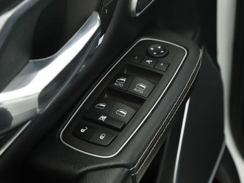 Used 2023 RAM 1500 Laramie AWD/4WD image 8