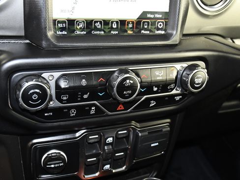 Used 2021 Jeep Wrangler Unlimited Sahara w/ Uconnect 4C Nav & Sound Group AWD/4WD image 31