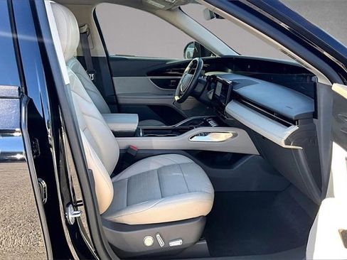 Used 2024 Lincoln Nautilus Reserve image 5