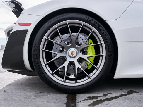 Used 2015 Porsche 918 Spyder w/Weissach Package image 39
