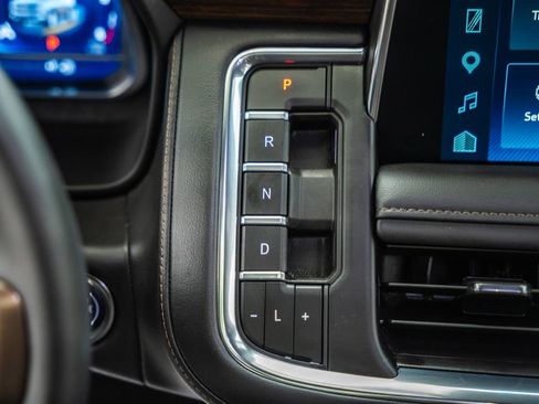 Used 2024 Chevrolet Suburban High Country AWD/4WD image 27