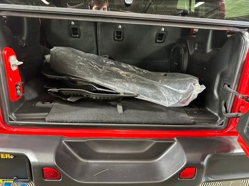 Used 2023 Jeep Wrangler Unlimited w/ Cold Weather Group image 26