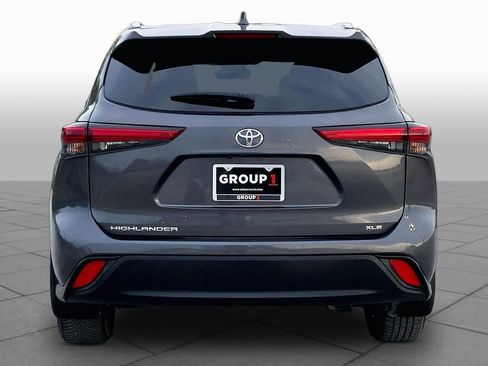 Used 2023 Toyota Highlander XLE FWD image 5