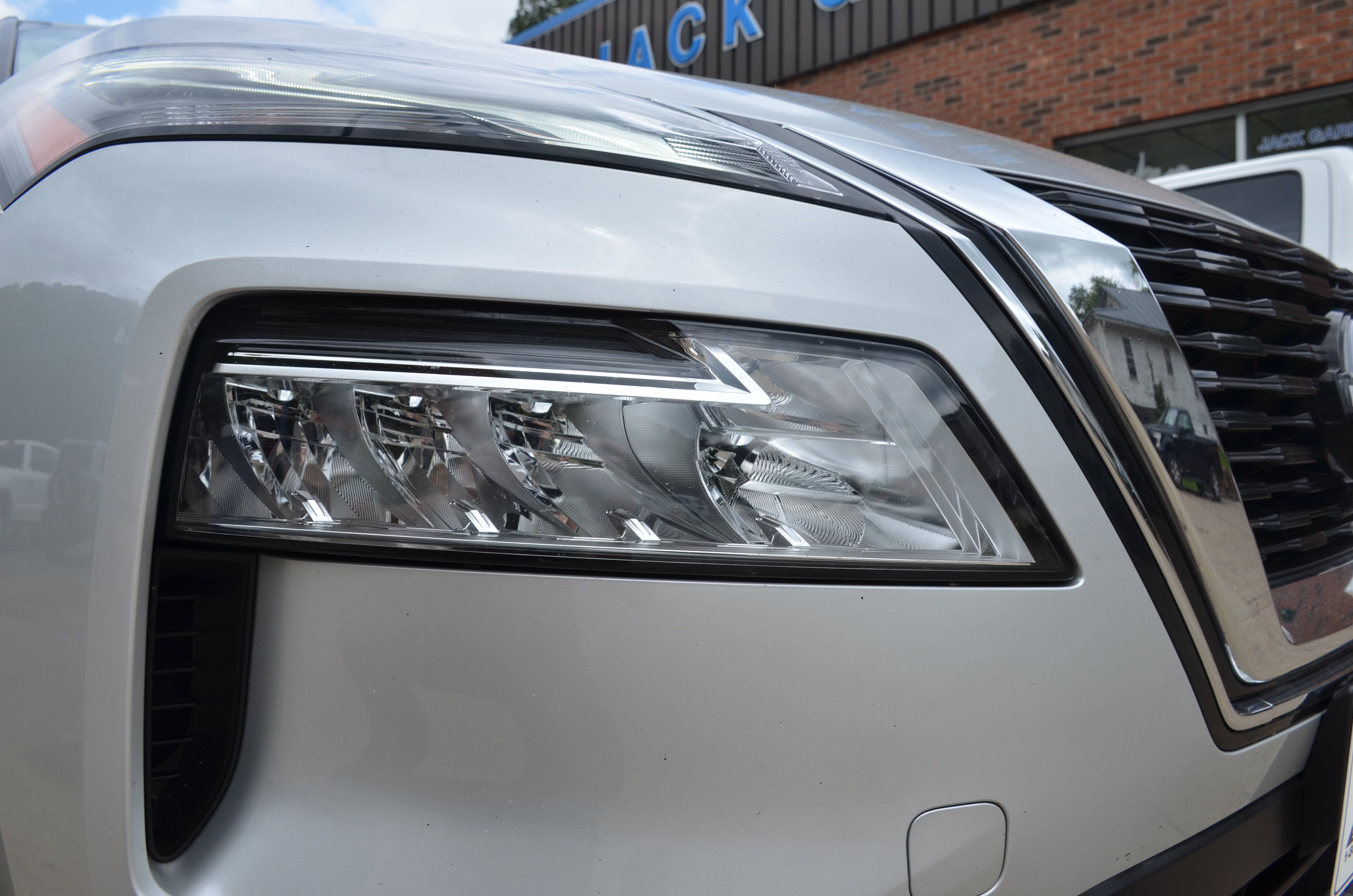 Used 2023 Nissan Rogue SV AWD/4WD image 8