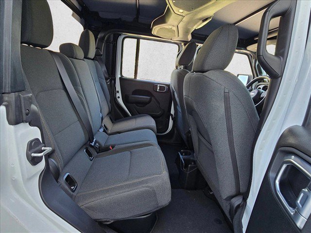 Used 2025 Jeep Gladiator Sport AWD/4WD image 18