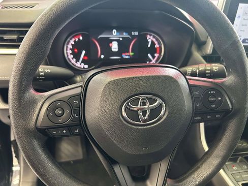 Used 2025 Toyota RAV4 XLE FWD image 19