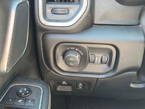 Used 2019 RAM 1500 Laramie AWD/4WD image 12