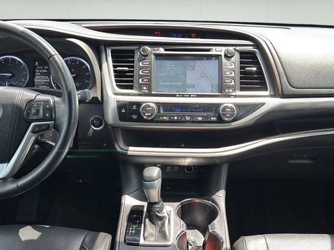 Used 2018 Toyota Highlander Limited FWD image 18