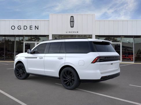 New 2025 Lincoln Navigator Reserve w/ Jet Appearance Package image 4