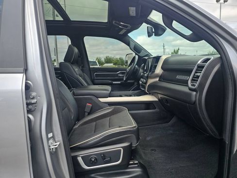 Used 2019 RAM 1500 Laramie w/ Sport Appearance Package AWD/4WD image 12