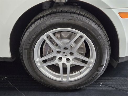Used 2021 Porsche Macan image 9