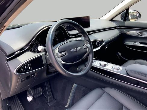 Used 2025 Genesis GV70 2.5T AWD/4WD image 17
