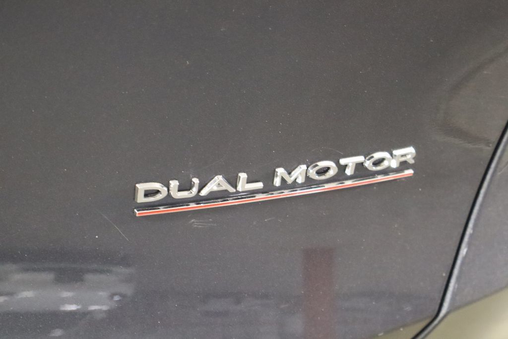 Used 2023 Tesla Model Y Long Range AWD/4WD image 48