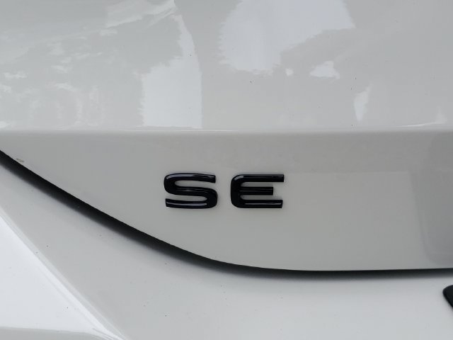 New 2026 Volkswagen Tiguan SE R-Line FWD image 7