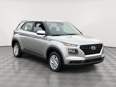 New 2026 Hyundai Venue SE image 3