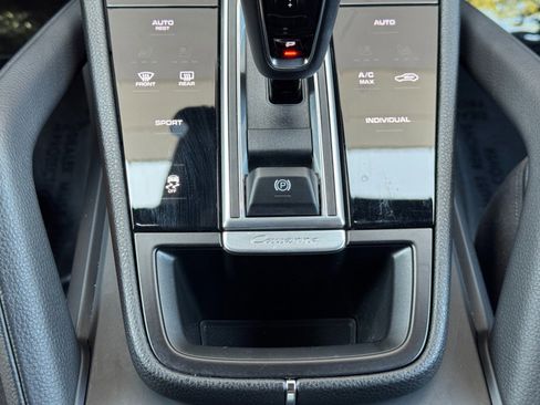 Used 2020 Porsche Cayenne image 31